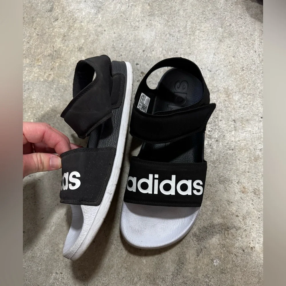 Adidas women’s size 7 sandals black and white Velcro strap - Picture 2 of 7